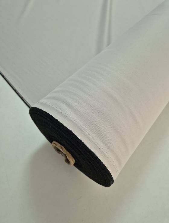Material draperii blackout